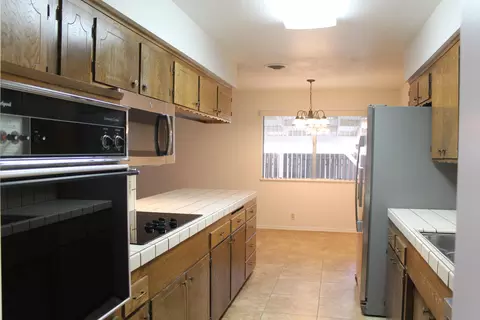 6713 Southgate Dr, Redding, CA 96001 photo 4