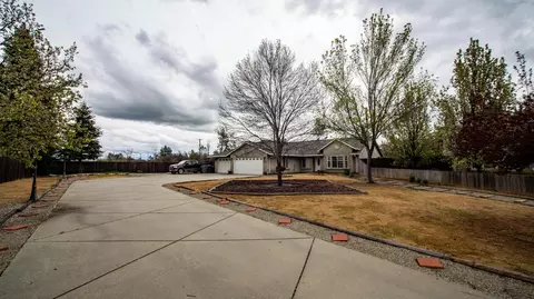 4099 Saffron Way, Redding, CA 96002 photo 2