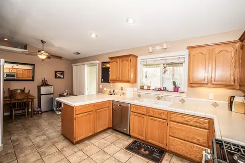4099 Saffron Way, Redding, CA 96002 photo 11