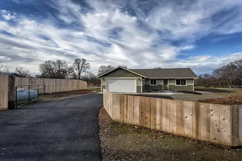 2584 Old Oregon Trl, Redding, CA 96002 photo 2