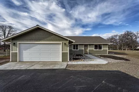 2584 Old Oregon Trl, Redding, CA 96002 photo 1