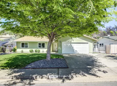 3234 Harlan Dr, Redding, CA 96003 photo 1