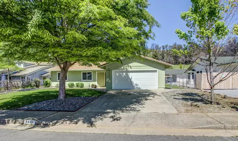 3234 Harlan Dr, Redding, CA 96003 photo 2
