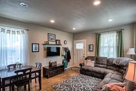2766 Leland Ave, Redding, CA 96001 photo 5