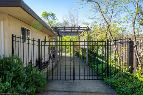 3299 Lake Redding Dr, Redding, CA 96003 photo 30