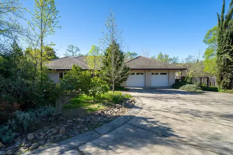 3299 Lake Redding Dr, Redding, CA 96003 photo 2