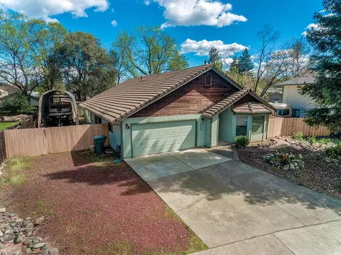 2587 Amethyst Way, Redding, CA 96003 photo 2