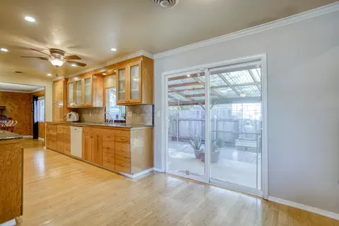 720 Lakeview Dr, Redding, CA 96001 photo 8