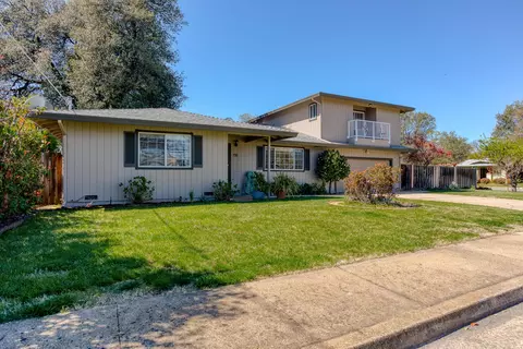 720 Lakeview Dr, Redding, CA 96001 photo 1