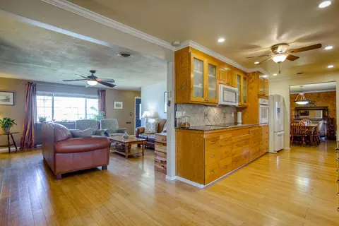 720 Lakeview Dr, Redding, CA 96001 photo 3
