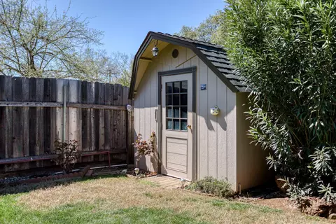 720 Lakeview Dr, Redding, CA 96001 photo 22