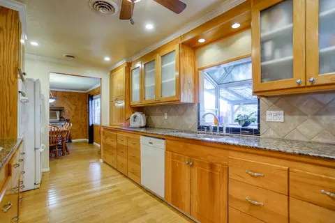 720 Lakeview Dr, Redding, CA 96001 photo 4