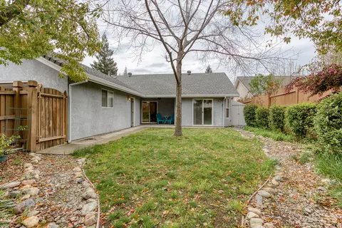 1712 Capistrano Walk, Redding, CA 96003 photo 2