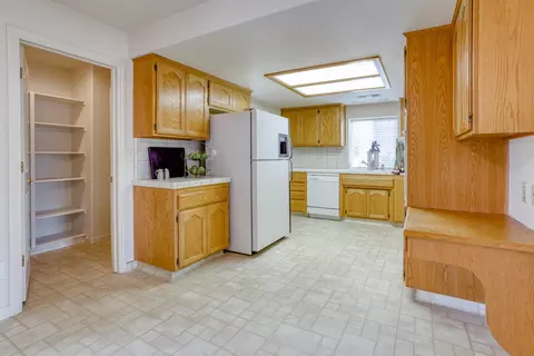 1712 Capistrano Walk, Redding, CA 96003 photo 6