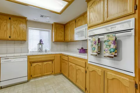 1712 Capistrano Walk, Redding, CA 96003 photo 5
