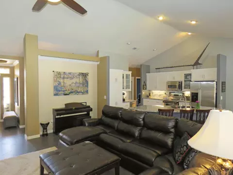 295 Kingsview Ct, Redding, CA 96003 photo 5