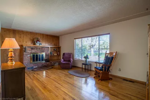 4210 Oro St, Redding, CA 96001 photo 3