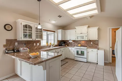 184 Ironwood Ln, Redding, CA 96003 photo 6