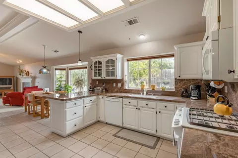 184 Ironwood Ln, Redding, CA 96003 photo 7