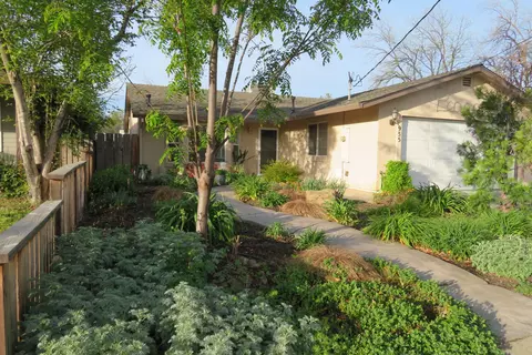 955 Gold St, Redding, CA 96001 photo 1