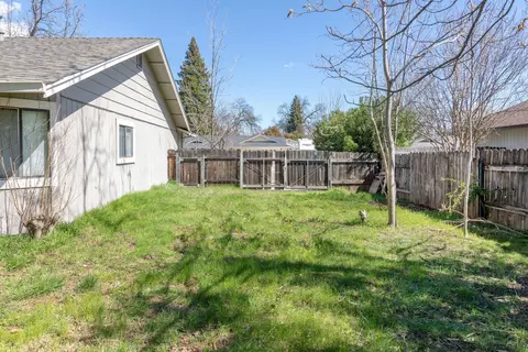 5850 Old Barn Way, Redding, CA 96001 photo 4