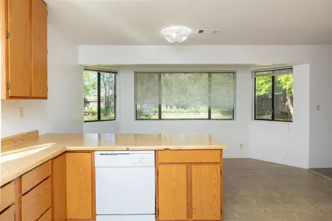 5850 Old Barn Way, Redding, CA 96001 photo 9