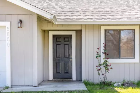 5850 Old Barn Way, Redding, CA 96001 photo 2