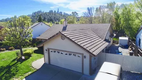 2038 Wicklow St, Redding, CA 96001 photo 4