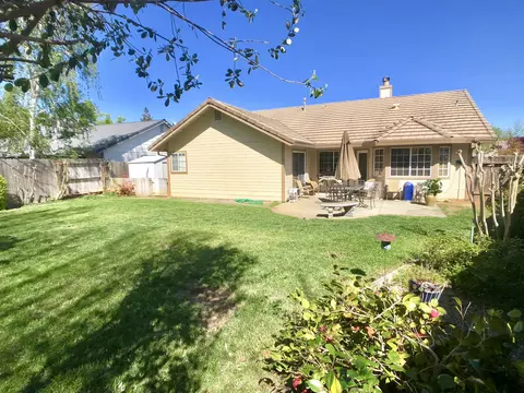 2038 Wicklow St, Redding, CA 96001 photo 12
