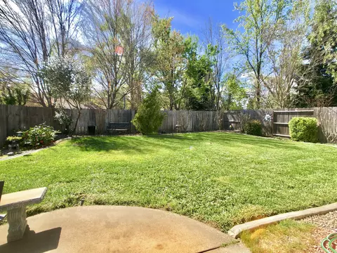 2038 Wicklow St, Redding, CA 96001 photo 9