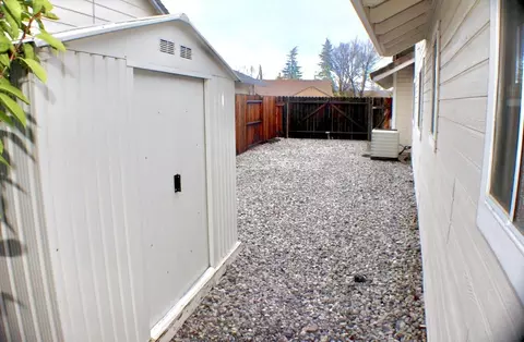 2038 Wicklow St, Redding, CA 96001 photo 32