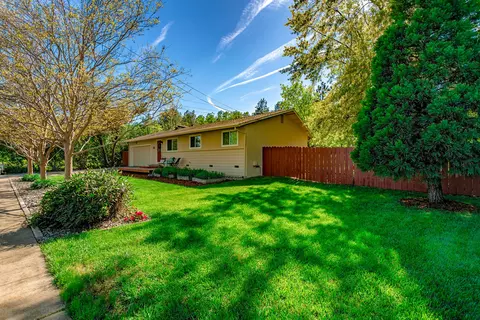 3540 Court St, Redding, CA 96002 photo 3
