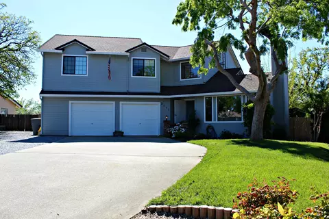 2111 Wicklow St, Redding, CA 96001 photo 2