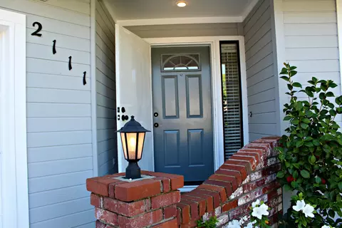 2111 Wicklow St, Redding, CA 96001 photo 1