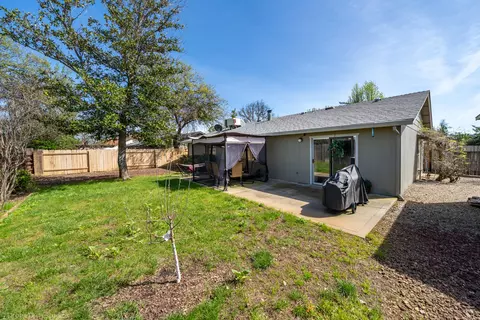 410 Rosewood Dr, Redding, CA 96003 photo 16