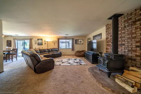 410 Rosewood Dr, Redding, CA 96003 photo 4