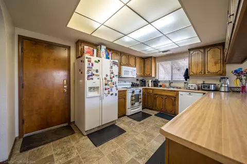 410 Rosewood Dr, Redding, CA 96003 photo 8