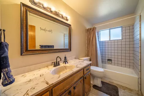 410 Rosewood Dr, Redding, CA 96003 photo 14