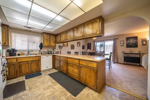 410 Rosewood Dr, Redding, CA 96003 photo 9