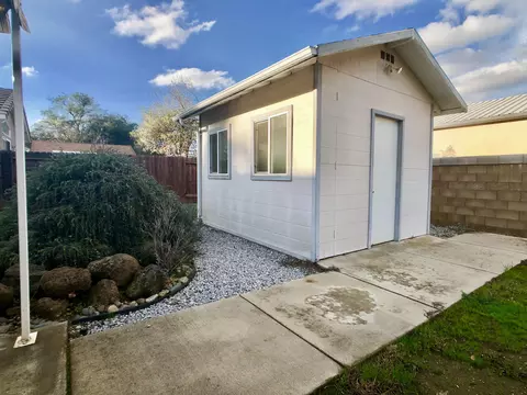 1472 Augustine Way, Redding, CA 96002 photo 9