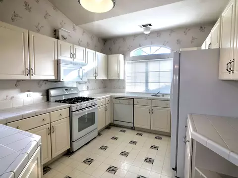 1472 Augustine Way, Redding, CA 96002 photo 13