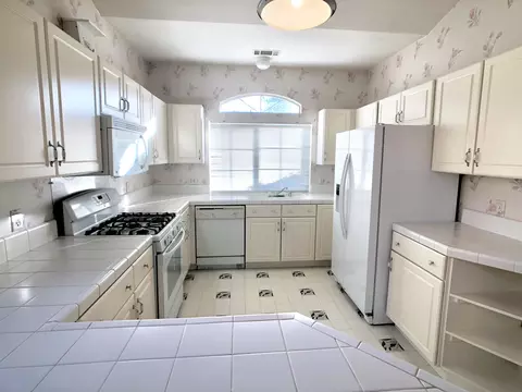1472 Augustine Way, Redding, CA 96002 photo 14