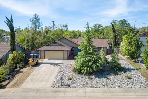 3963 Travona St, Redding, CA 96001 photo 2