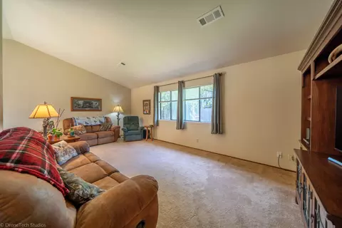 3963 Travona St, Redding, CA 96001 photo 3