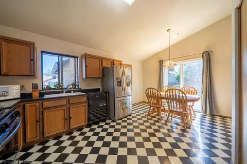 3963 Travona St, Redding, CA 96001 photo 6