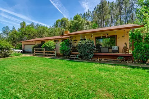 13749 Oakmont Trl, Redding, CA 96003 photo 1
