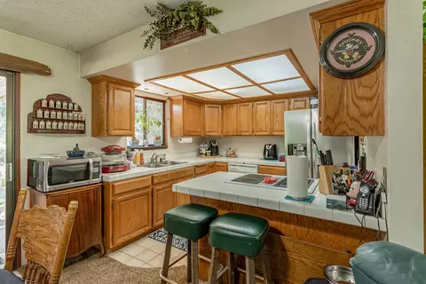 13749 Oakmont Trl, Redding, CA 96003 photo 5