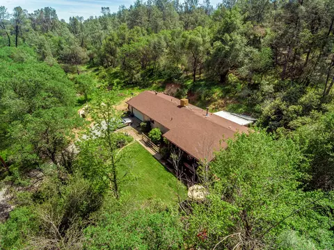 13749 Oakmont Trl, Redding, CA 96003 photo 3