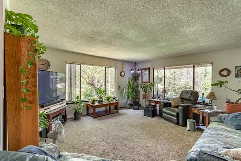13749 Oakmont Trl, Redding, CA 96003 photo 4