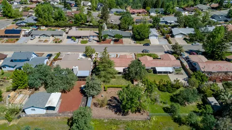 383 Rosewood Dr, Redding, CA 96003 photo 36